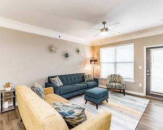 Chic and Cozy 3Bedroom Condo! - Morrisville - Living room