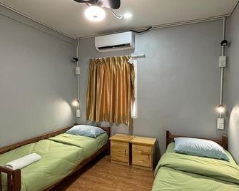 5 Minutes Airport Lodge - Penampang