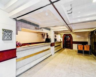 Hotel Samrat- Indore - Indore - Front desk