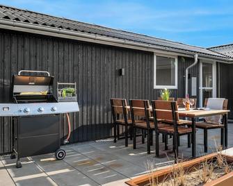 Modern Holiday Home With 3 Bedrooms, Completely Renovated In 2025 And Located Close To Rinkøbing Fjord - Skjern - Patio