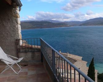 charming village house with comfort and beautiful view - Sainte-Croix-du-Verdon - Balcón