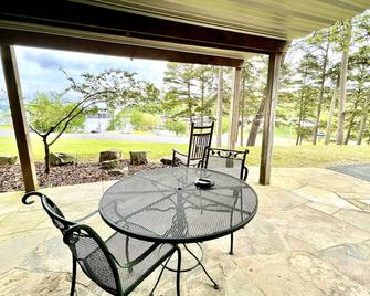 Lake view queen Guest Room with two queens, sleeper sofa and deck overlooking Lake Ouachita, Hotel Room - Mount Ida - Patio
