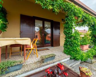 Crimson Apartment by Wonderful Italy - Civenna - Patio