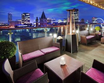 DoubleTree by Hilton Manchester - Piccadilly - Manchester - Balcony