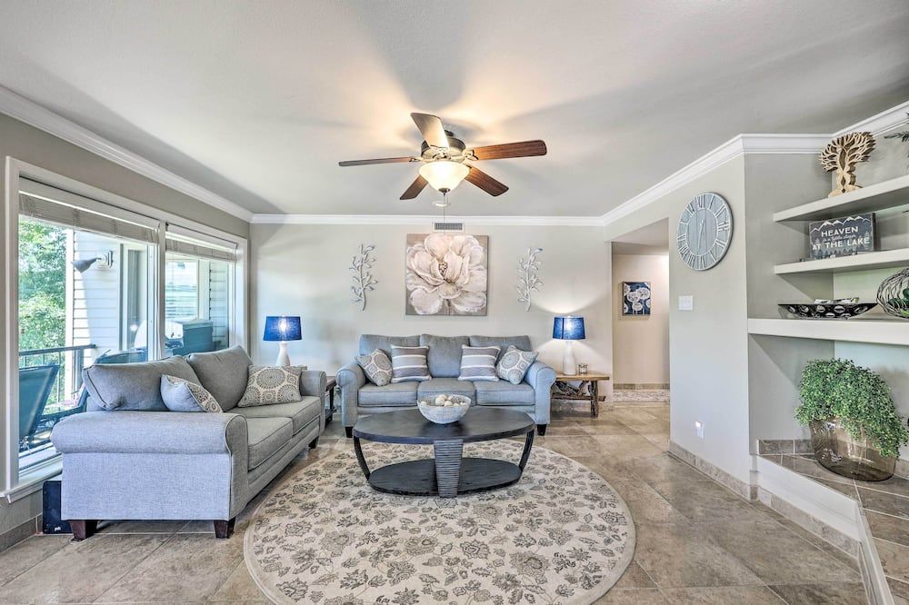'Lakeview Blue Oasis' in Hot Springs: Lake Access - Hot Springs - Living room