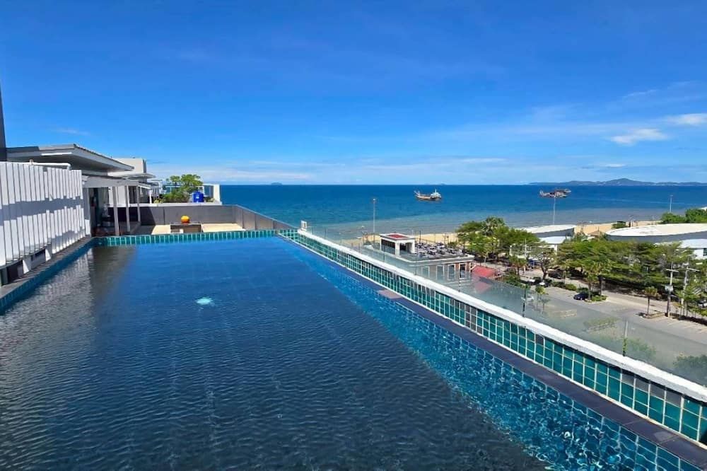 سنداي بيتش فرونت فيو جومتين باتايا