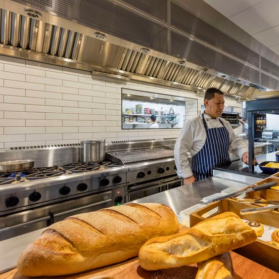 Restaurant view of Oaks Wellington Hotel