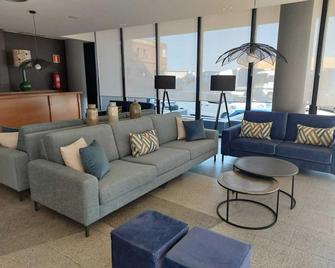 Hotel & Spa Real Ciudad De Zaragoza - Zaragoza - Living room