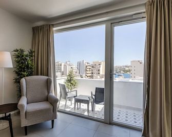 Two Pillows Boutique Hostel - Sliema - Balkong