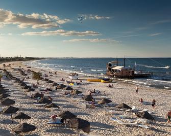صحارى بيتش - المنستير - شاطئ