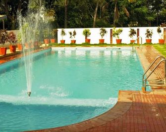 Sivaranjani Hotel - Hosūr - Pool