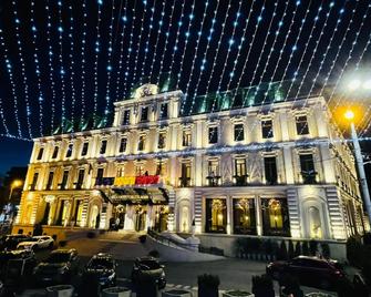 جراند هوتل ترايان - يازي - مبنى