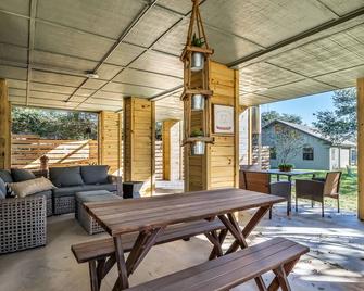 Modern Lake House 2 Units, Pool, Lake 3Min, Pets - Somerville - Patio