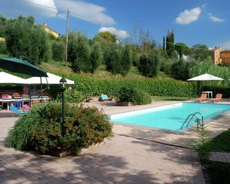 Sunlit home with pool - Fucecchio - Piscina
