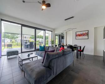 Villa With Covered Terrace And Jetty On The Water - Zeewolde