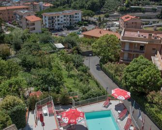 Residence Oleandro - Pietra Ligure - Piscina