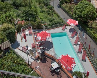 Residence Oleandro - Pietra Ligure - Piscina