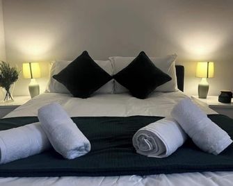 Beautiful Wolverhampton Studio - Wolverhampton - Bedroom