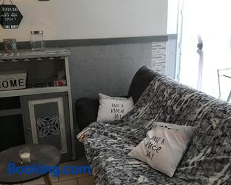 joli studio au coeur de Verdun - Verdun - Wohnzimmer