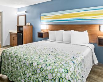 HomeTowne Studios by Red Roof Florence, KY-Cincinnati Airport - Florence - Bedroom