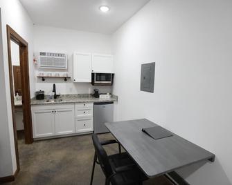 Bears Den Motel - Bruno - Dining room