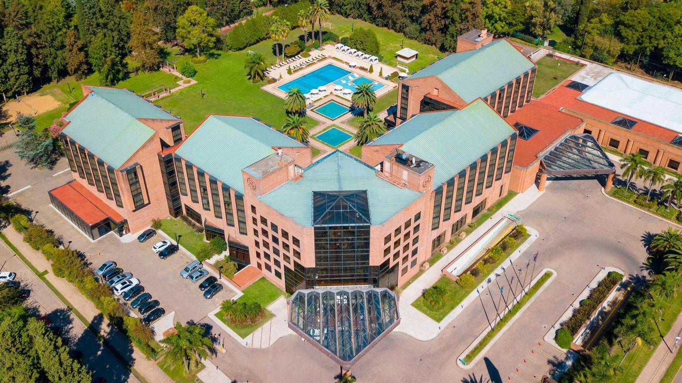 Sheraton Pilar Hotel & Convention Center