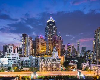 SureStay Plus Hotel by Best Western Sukhumvit 2 - Bangkok - Building