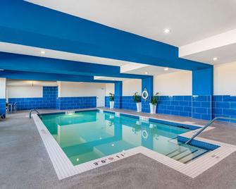 Best Western Plus Kindersley Hotel - Kindersley - Pool
