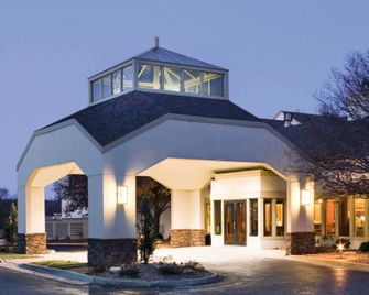 Quality Inn & Suites Albuquerque Midtown - University Area - אלבקורקי - בניין