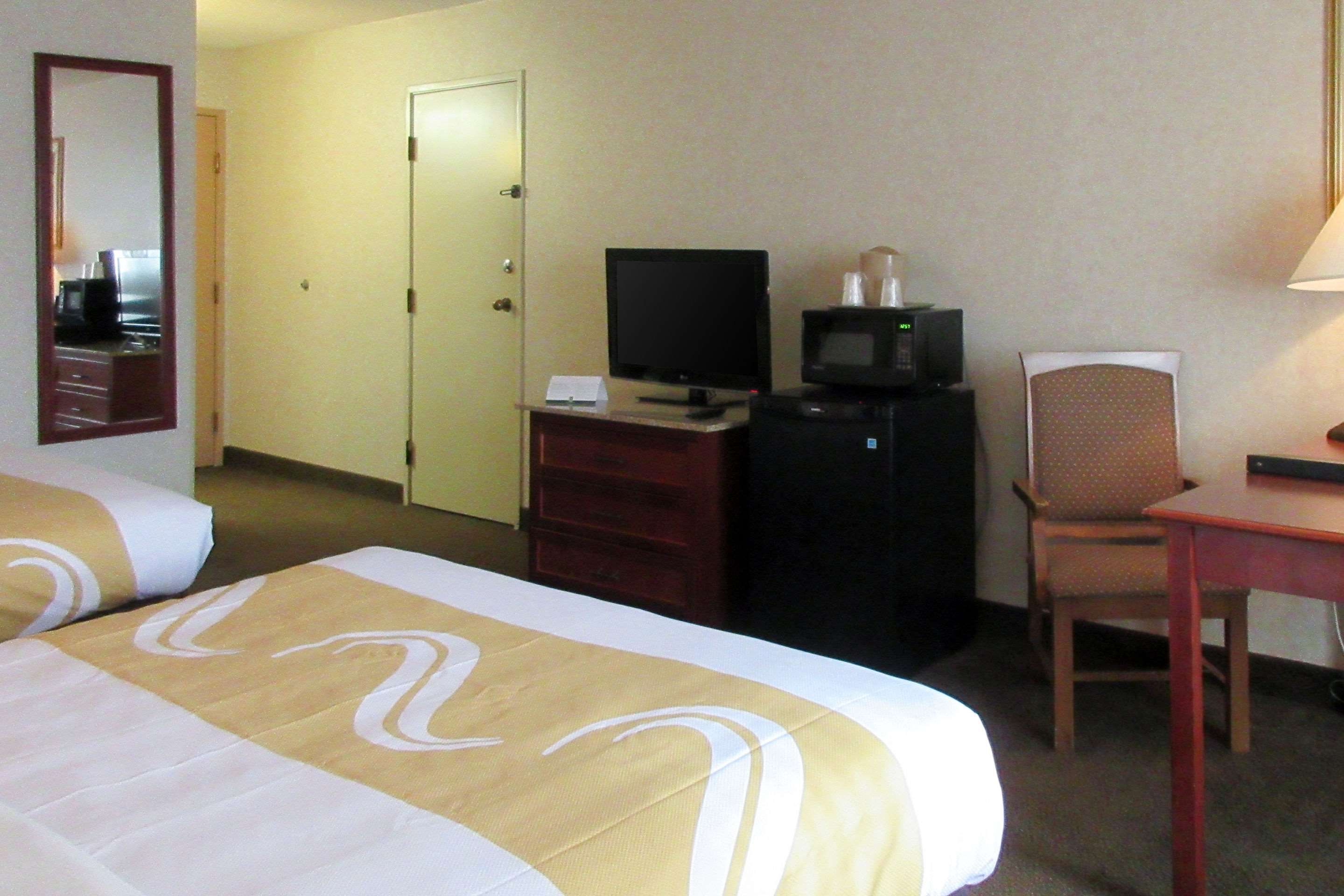 Quality Inn And Suites Albuquerque Downtown University 3 832
