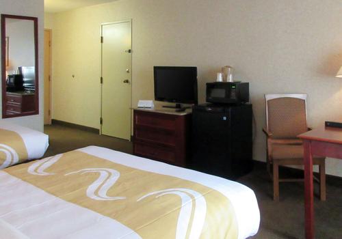 Quality Inn And Suites Albuquerque Downtown University 3 832