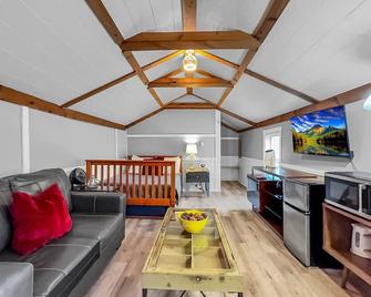 Timberline Lodge - Ellicottville - Living room