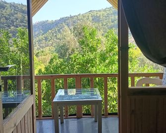 Turkuaz Bungalows - Cirali - Balcón