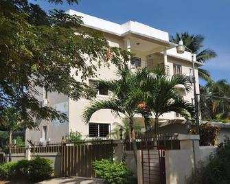 Inexpensive Studio with Pool in Downtown Sosua, Walking Distance to Everything - Sosúa - Gebäude