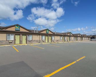 Quality Inn & Suites - High Level - Bâtiment