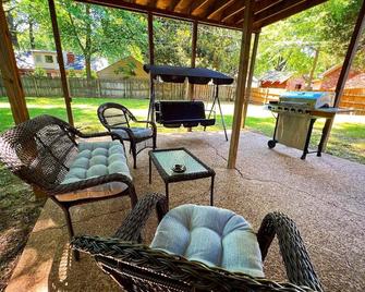 Prime location 3BR house Pool table nice back yard - Memphis