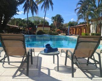 Las Espuelas Hotel - Liberia - Piscina