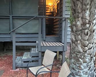 Charming 1-bedroom apartment Tranquil Pondside- 5mins from downtown - Albany - Patio