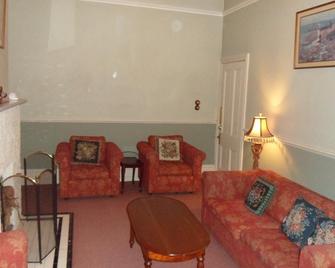 Norwood Mountain Lodge - Blackheath - Living room