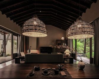 Jingdezhen Xingshan Shiwai Dongliyuan Homestay - Jingdezhen - Living room