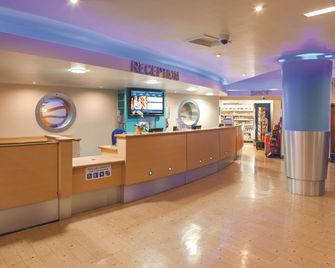 Pine Lake Resort - Carnforth - Front desk