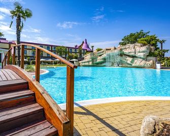 Gardaland Magic Hotel - Castelnuovo del Garda - Басейн
