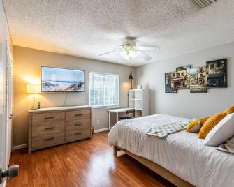 Spacious 3 Br Near Nas Jax L Bbq Wifi Directv - Orange Park - Slaapkamer