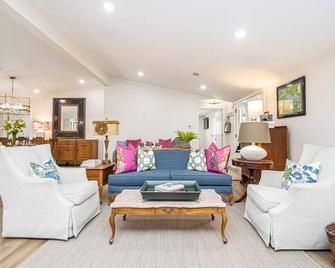 The Legacy at DeGray - Bismarck - Living room