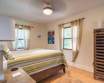 Location! Cozy Comfort 2 Blocks From Park Ave W Pool, Hot Tub And Grill Station! - Winter Park - Bedroom