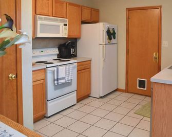Come stay in quiet and comfortable duplex! - Lawrence - Кухня