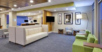 Holiday Inn Express & Suites Parkersburg East - Parkersburg - Sala de estar