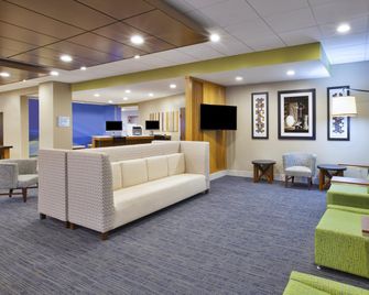 Holiday Inn Express & Suites Parkersburg East By IHG - Parkersburg - Lounge