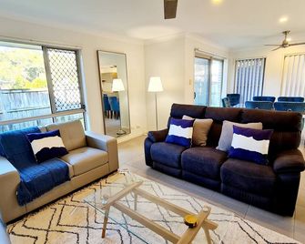 Tanzanite - Long Term Furnished - 레드랜드 베이 - 거실