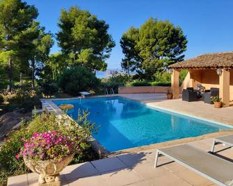 Private bedroom, swimming pool, pool-house, summer kitchen in beautiful, quiet property - La Ciotat - Pool